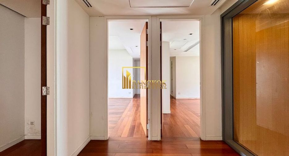 For sale 3 bedrooms condo in Yan Nawa, Bangkok