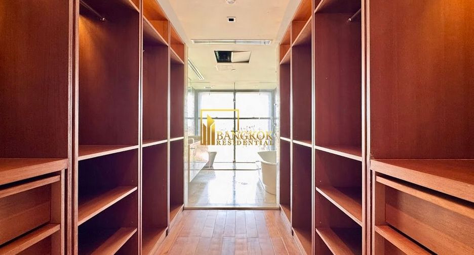 For sale 3 bedrooms condo in Yan Nawa, Bangkok