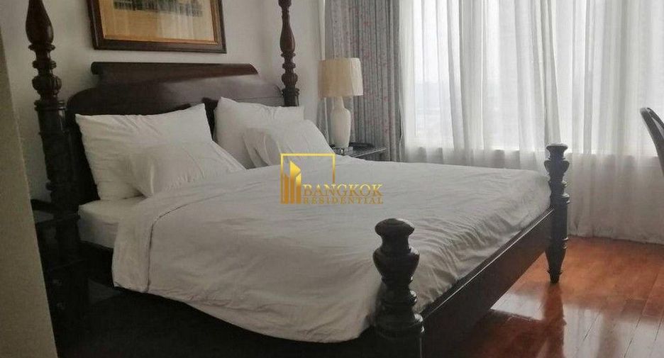 Condo en alquiler y en venta de 4 habitaciones en Khlong Toei, Bangkok