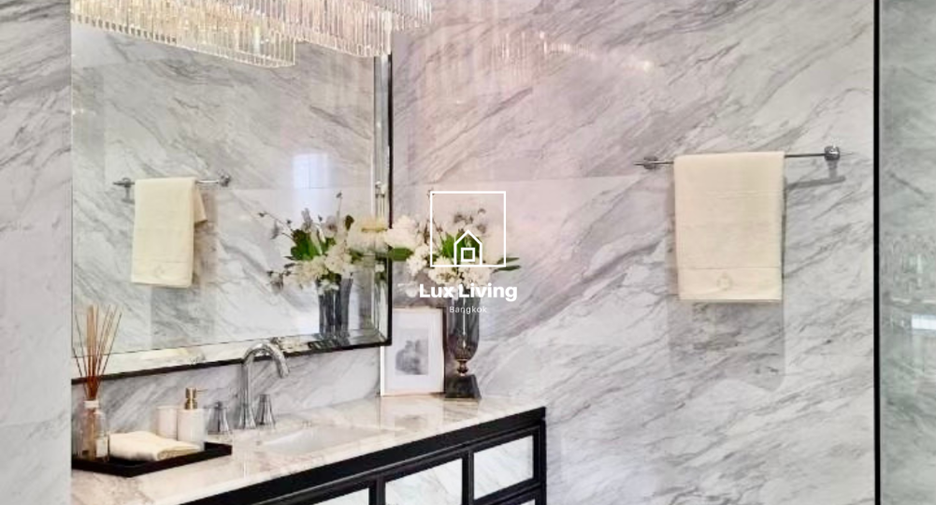For sale 5 bedrooms house in Saphan Sung, Bangkok