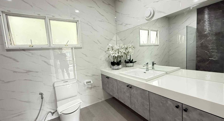 Casa en venta de 4 habitaciones en Bang Lamung, Chonburi