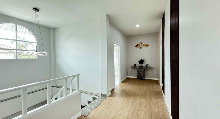 Casa en venta de 4 habitaciones en Bang Lamung, Chonburi