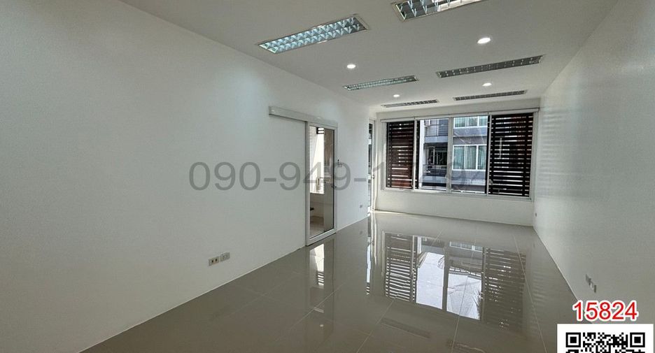 For rent 2 bedrooms retail Space in Lat Phrao, Bangkok