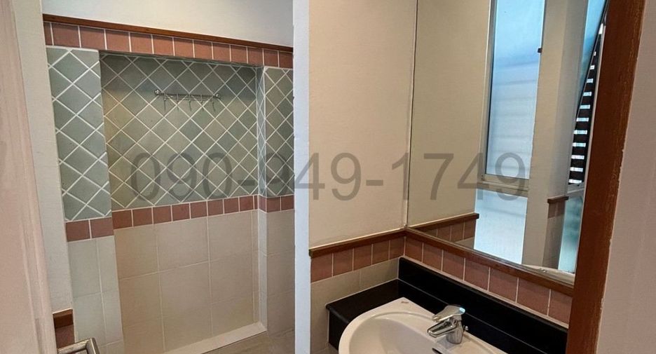 For rent 2 bedrooms retail Space in Lat Phrao, Bangkok