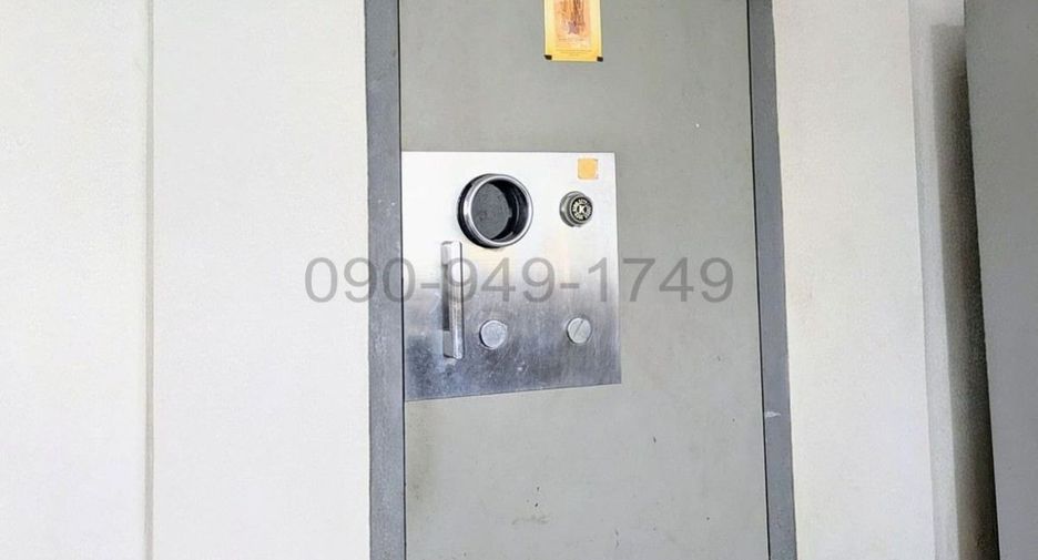 For rent 16 bedrooms retail Space in Chom Thong, Bangkok