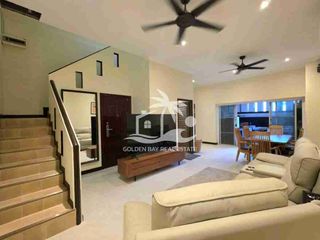 Casa adosada en alquiler de 3 habitaciones en Bang Lamung, Chonburi