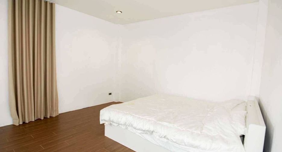 Casa en alquiler de 5 habitaciones en Bang Lamung, Chonburi