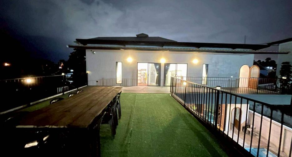 Casa en alquiler de 5 habitaciones en Bang Lamung, Chonburi