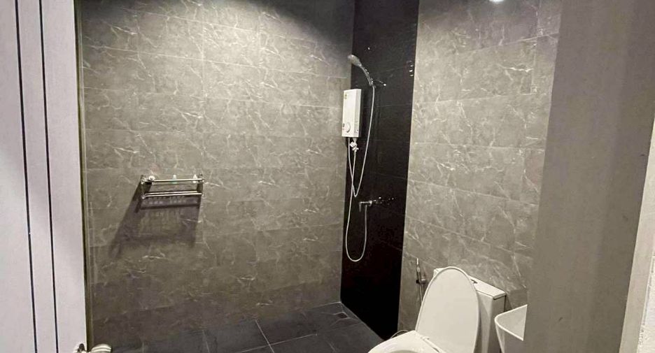 Casa en alquiler de 5 habitaciones en Bang Lamung, Chonburi