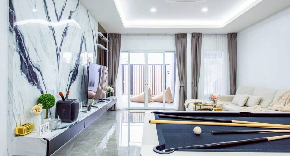 For rent 4 bedrooms villa in Bang Lamung, Chonburi