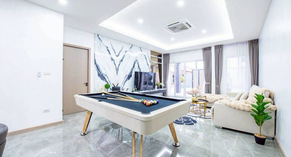 For rent 4 bedrooms villa in Bang Lamung, Chonburi