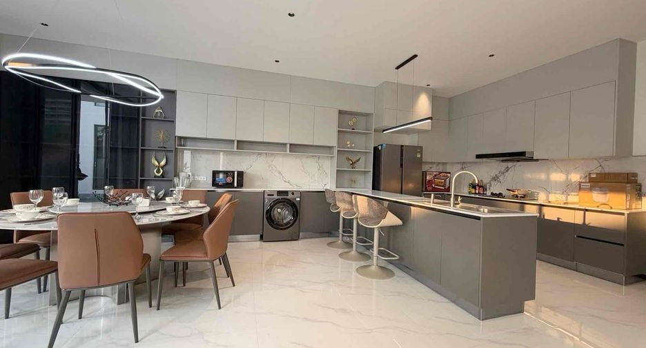 Villa en alquiler de 4 habitaciones en Bang Lamung, Chonburi