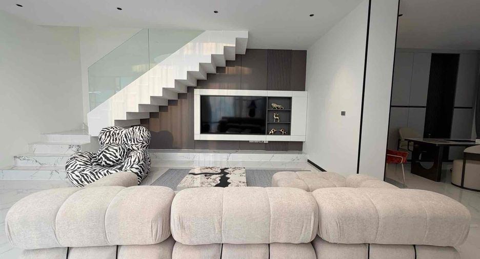 Villa en alquiler de 4 habitaciones en Bang Lamung, Chonburi