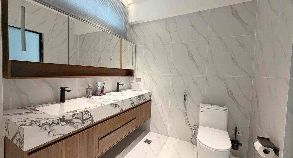 Villa en alquiler de 4 habitaciones en Bang Lamung, Chonburi