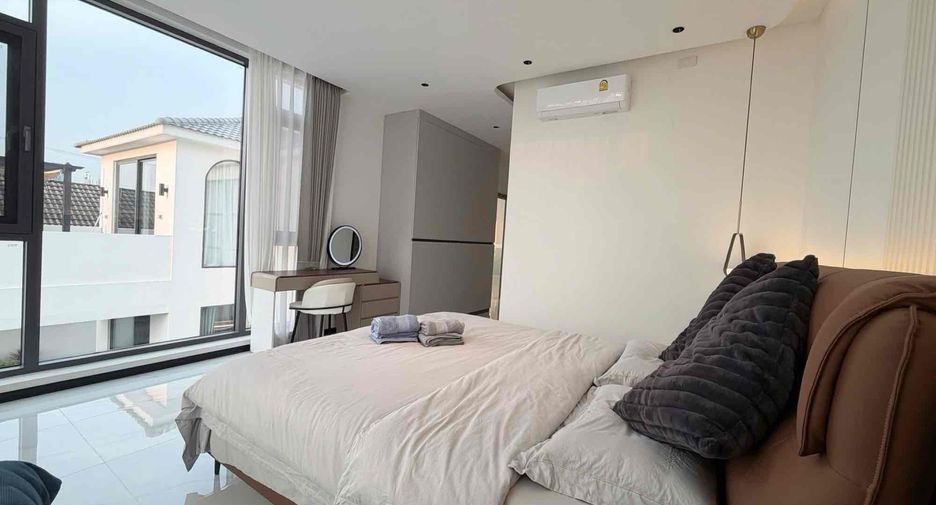 Villa en alquiler de 4 habitaciones en Bang Lamung, Chonburi