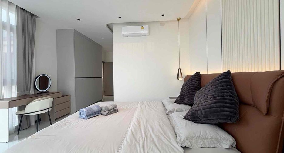 Villa en alquiler de 4 habitaciones en Bang Lamung, Chonburi