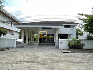 Haus zur Miete und zum Kauf mit 5 Zimmer in Suan Luang, Bangkok