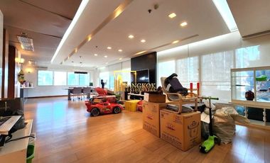 For sale 3 bedrooms condo in Khlong Toei, Bangkok