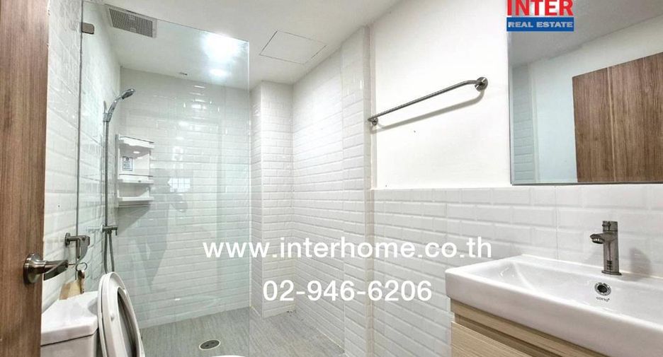 For sale 2 bedrooms townhouse in Huai Khwang, Bangkok