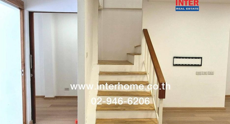 For sale 2 bedrooms townhouse in Huai Khwang, Bangkok
