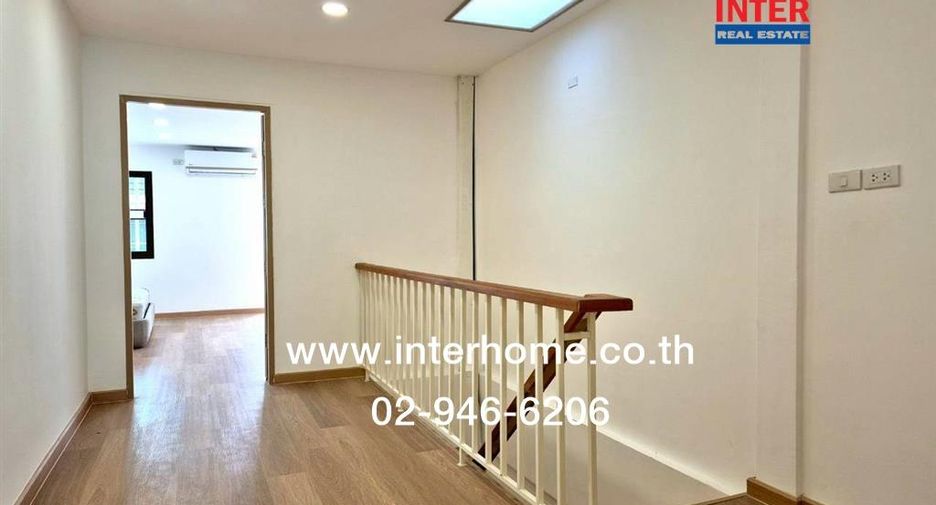 For sale 2 bedrooms townhouse in Huai Khwang, Bangkok
