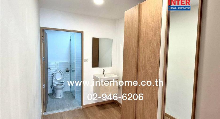 For sale 2 bedrooms townhouse in Huai Khwang, Bangkok