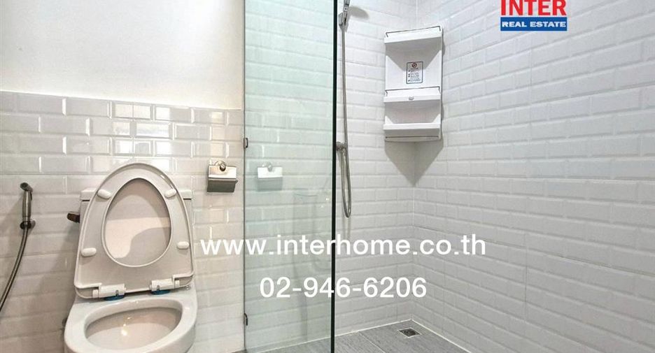 For sale 2 bedrooms townhouse in Huai Khwang, Bangkok