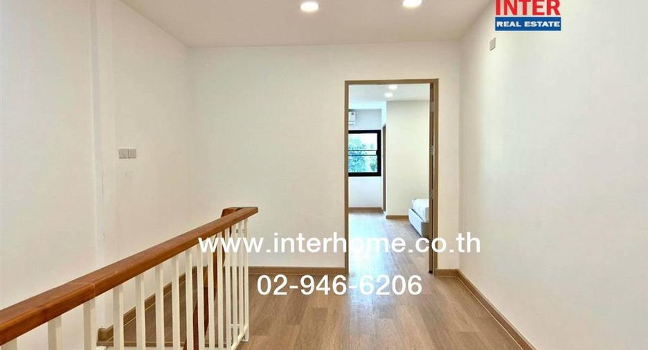 For sale 2 bedrooms townhouse in Huai Khwang, Bangkok