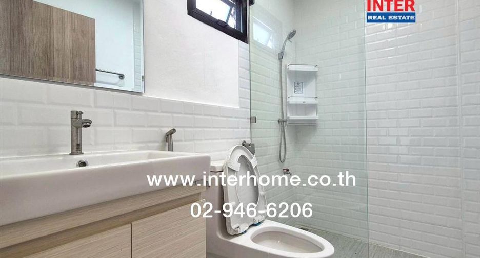 For sale 2 bedrooms townhouse in Huai Khwang, Bangkok