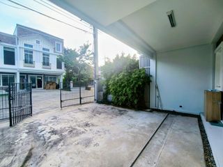 For rent 3 bedrooms townhouse in Prawet, Bangkok