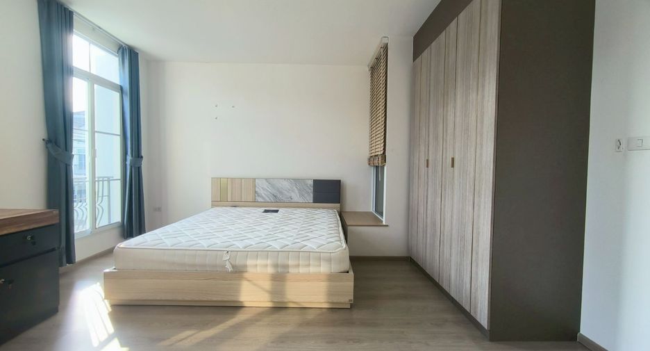 For rent 3 bedrooms townhouse in Prawet, Bangkok