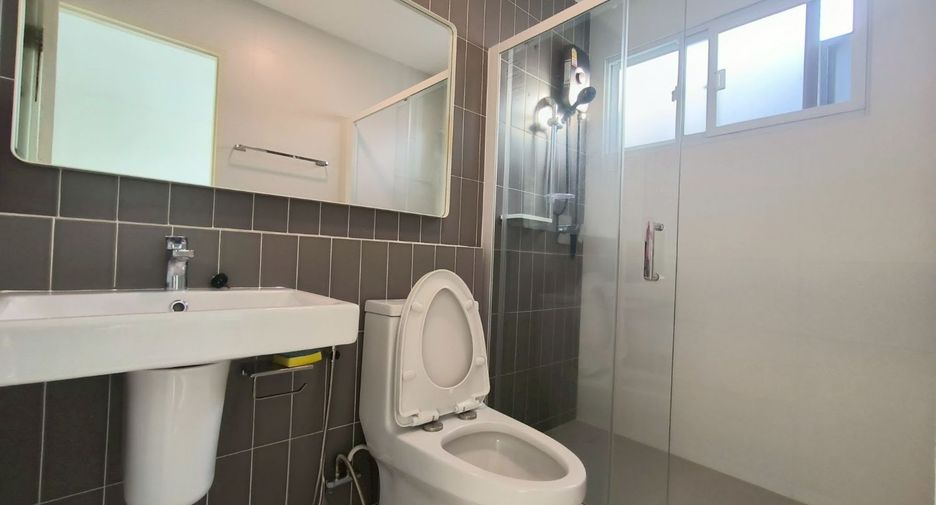 For rent 3 bedrooms townhouse in Prawet, Bangkok
