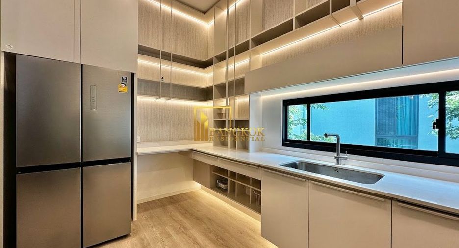 For sale 5 bedrooms house in Saphan Sung, Bangkok