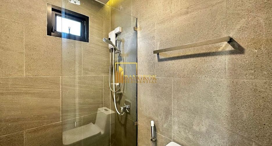 For sale 5 bedrooms house in Saphan Sung, Bangkok
