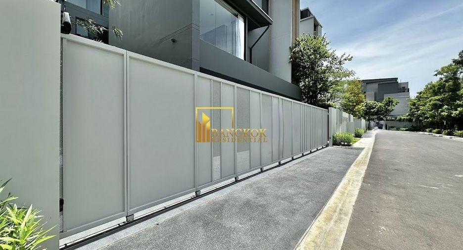 For sale 5 bedrooms house in Saphan Sung, Bangkok