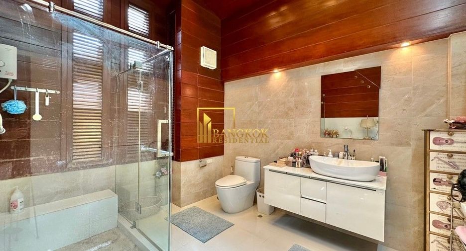 Condo en venta de 4 habitaciones en Khlong Toei, Bangkok