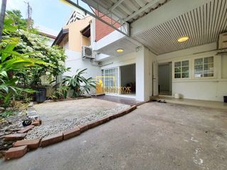 出租 和 出售 3 卧室 独立屋 在 Khlong Toei, 曼谷