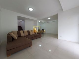 出租 和 出售 3 卧室 独立屋 在 Khlong Toei, 曼谷