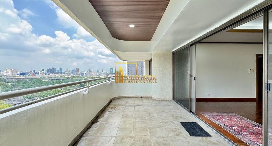 Wohnung zur Miete und zum Kauf mit 3 Zimmer in Watthana, Bangkok