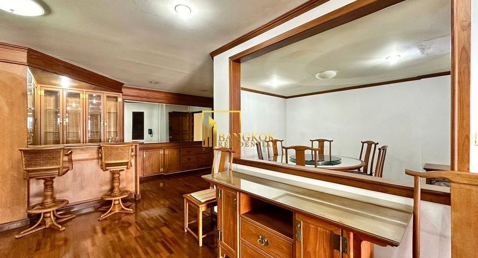 Condo en alquiler y en venta de 4 habitaciones en Watthana, Bangkok