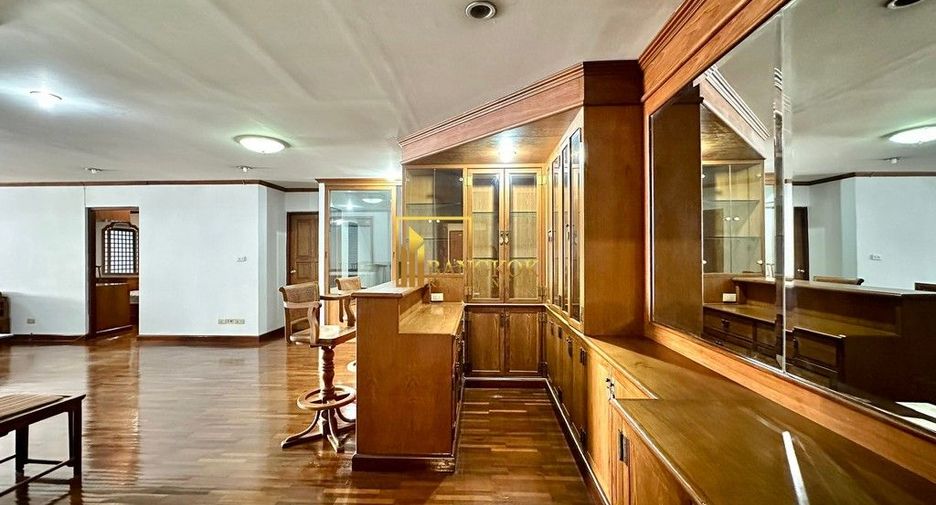Condo en alquiler y en venta de 4 habitaciones en Watthana, Bangkok