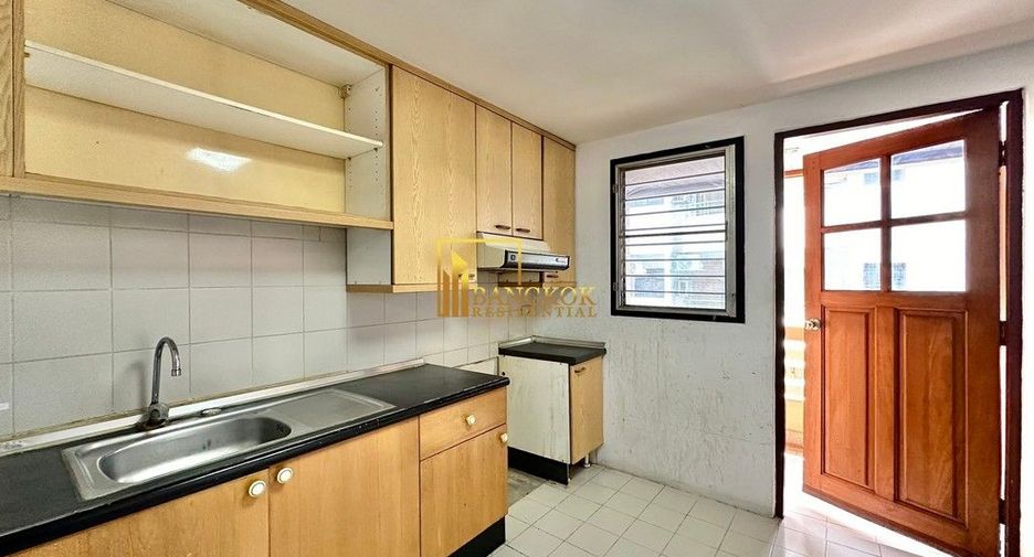 Condo en alquiler y en venta de 4 habitaciones en Watthana, Bangkok