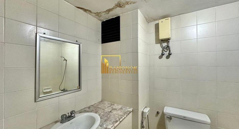 Condo en alquiler y en venta de 4 habitaciones en Watthana, Bangkok
