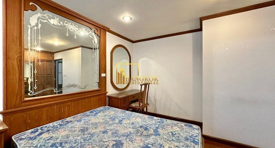 Condo en alquiler y en venta de 4 habitaciones en Watthana, Bangkok