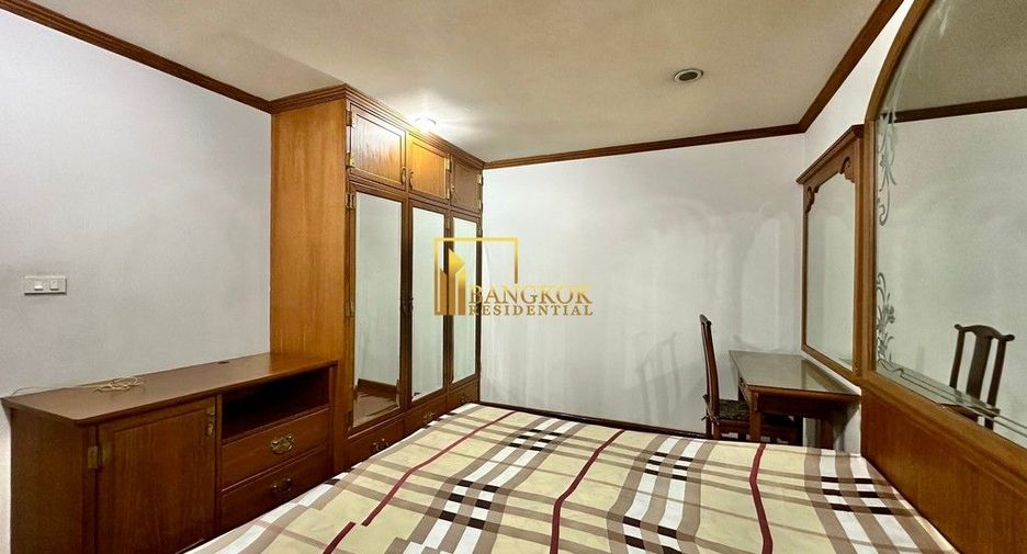 Condo en alquiler y en venta de 4 habitaciones en Watthana, Bangkok