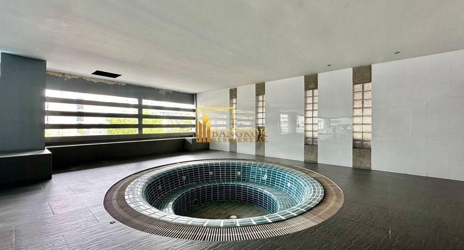 Condo en alquiler y en venta de 4 habitaciones en Watthana, Bangkok