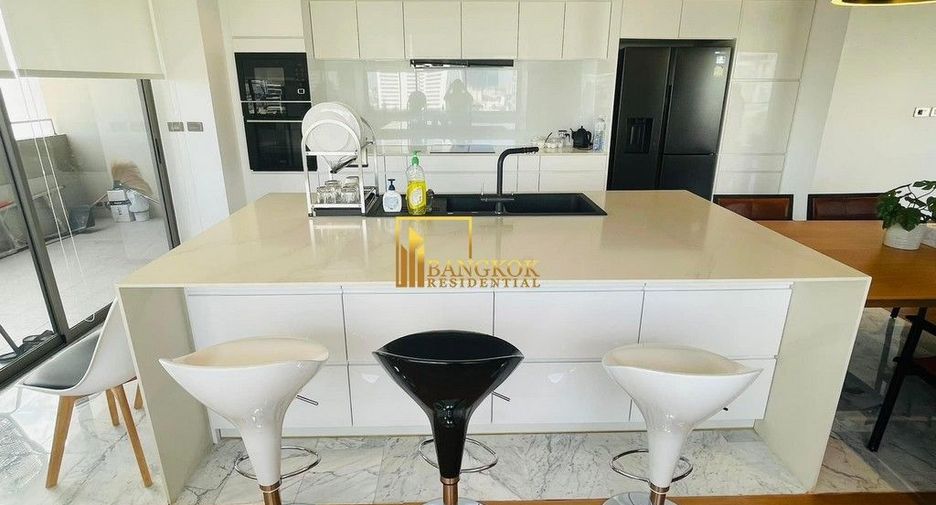 Condo en alquiler y en venta de 4 habitaciones en Watthana, Bangkok