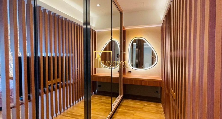 Condo en alquiler y en venta de 4 habitaciones en Watthana, Bangkok