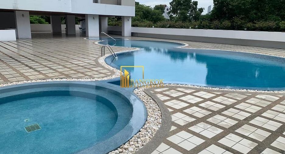 Condo en alquiler y en venta de 4 habitaciones en Watthana, Bangkok