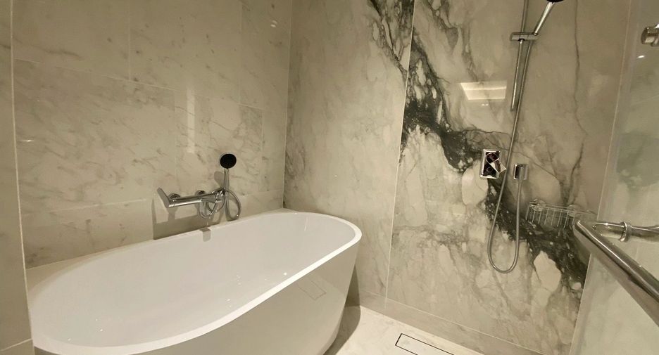 For rent 2 bedrooms condo in Pathum Wan, Bangkok